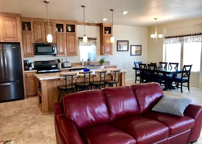 Pet-friendly Modern Vacation With Vermilion Cliffs Views, Boat Parking & Fenced Yard Near Horseshoe Bend & Powell, Arizona Page