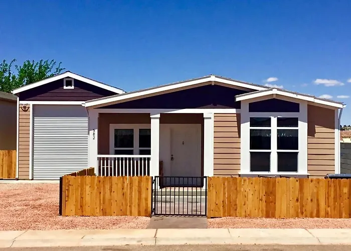 Pet-friendly Modern Vacation With Vermilion Cliffs Views, Boat Parking & Fenced Yard Near Horseshoe Bend & Powell, Arizona * Page