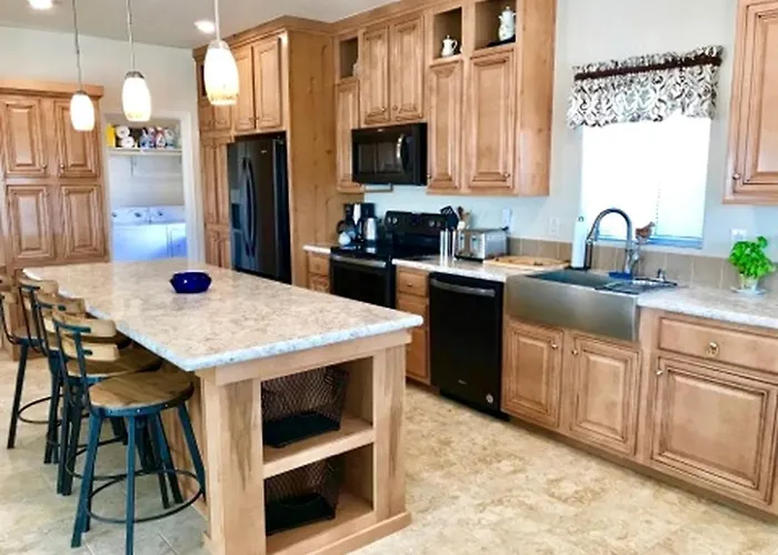Pet-friendly Modern Vacation With Vermilion Cliffs Views, Boat Parking & Fenced Yard Near Horseshoe Bend & Powell, Arizona Holiday home Page