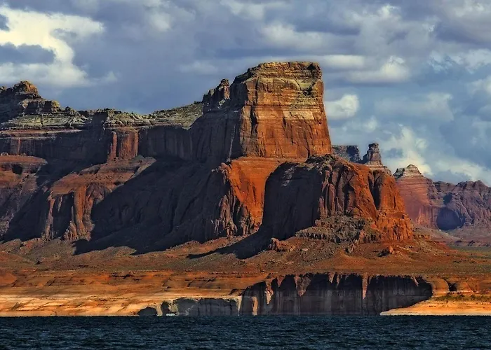 Pet-friendly Modern Vacation With Vermilion Cliffs Views, Boat Parking & Fenced Yard Near Horseshoe Bend & Powell, Arizona Holiday home